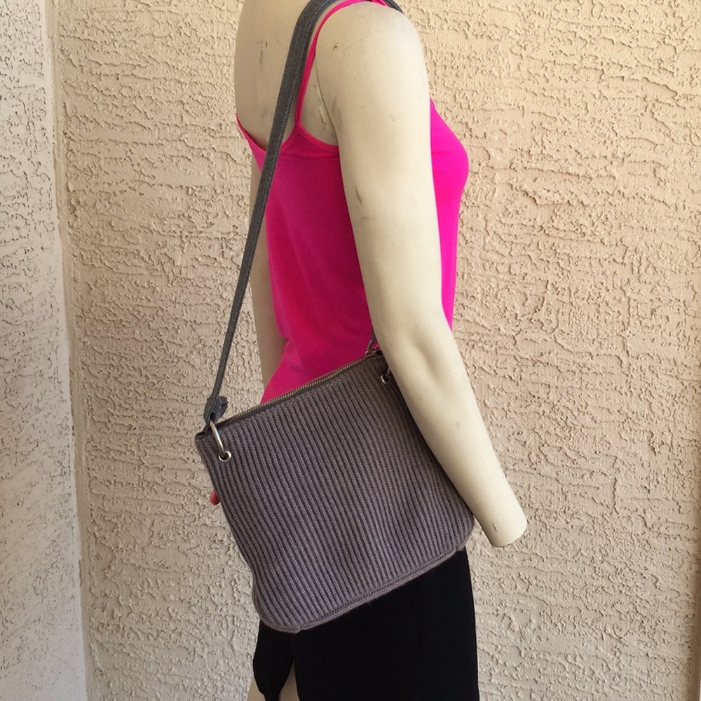 Fuzzy Nation Handbag - Picture 6 of 8